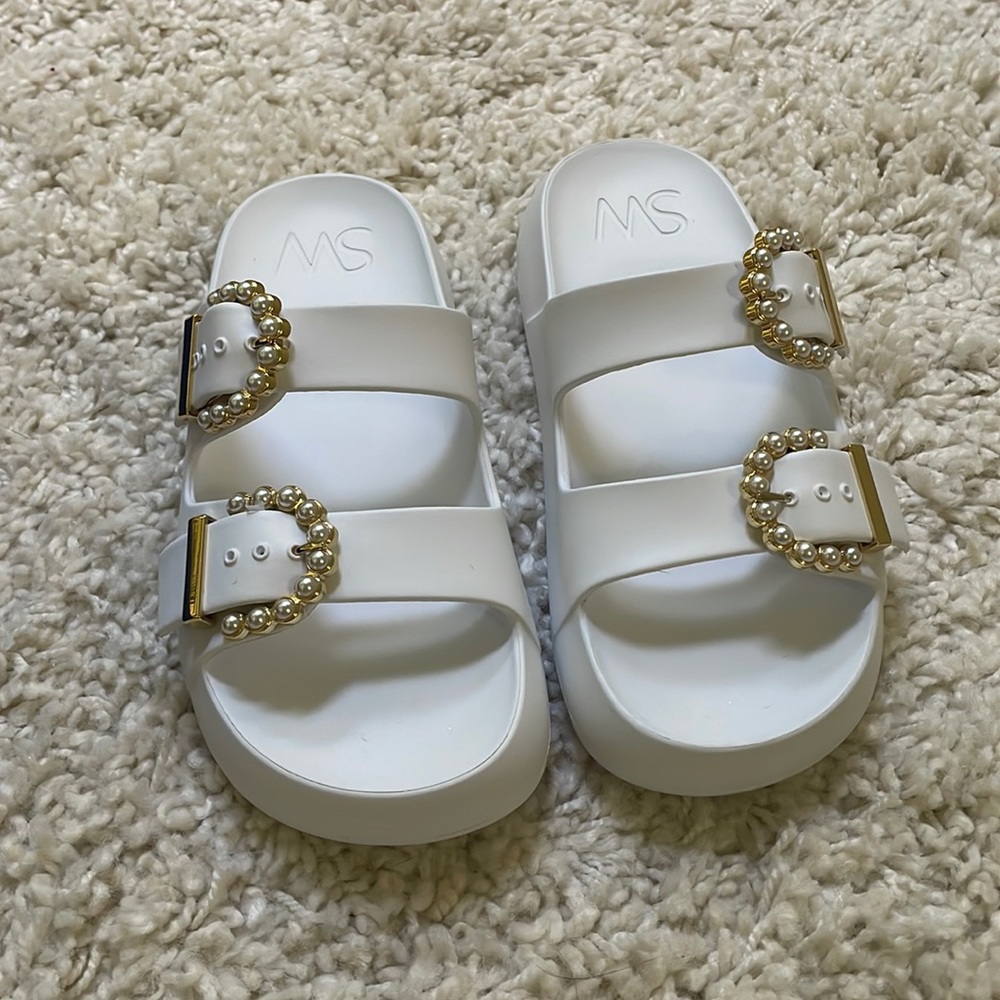 Stuart Weitzman Pearl Buckle Slide NIB   White Size 6